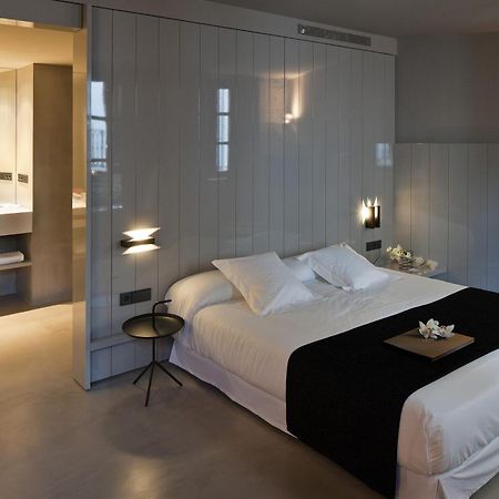 Caro Hotel Valencia Bagian luar foto A room at the hotel