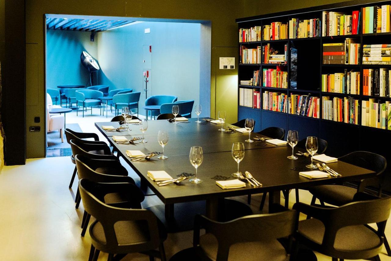Caro Hotel Valencia Bagian luar foto Library at the London Edition