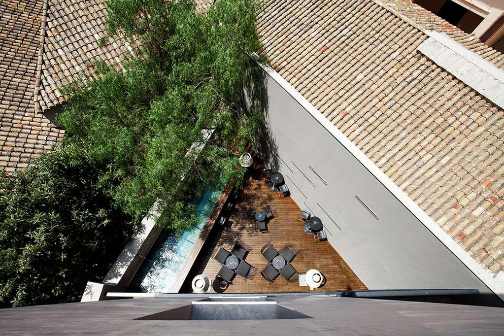Caro Hotel Valencia Fasilitas foto The sculpture in 2011