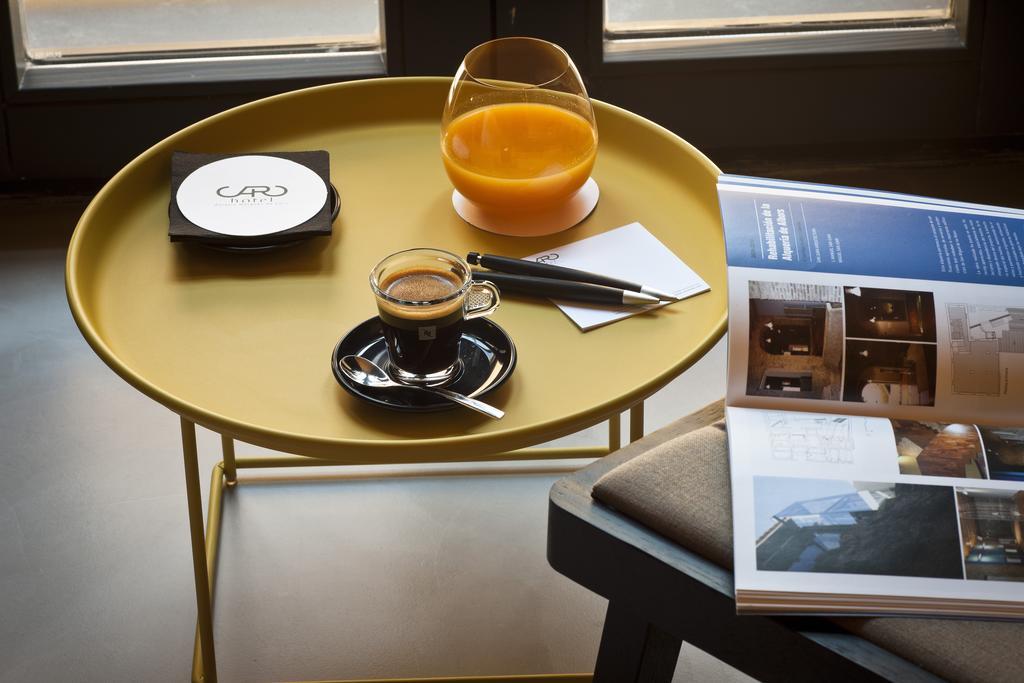 Caro Hotel Valencia Bagian luar foto A coffee table