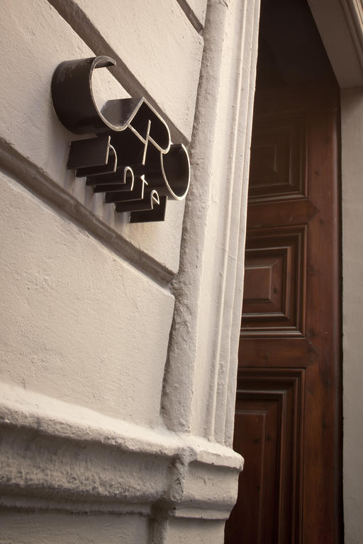 Caro Hotel Valencia Bagian luar foto The staircase
