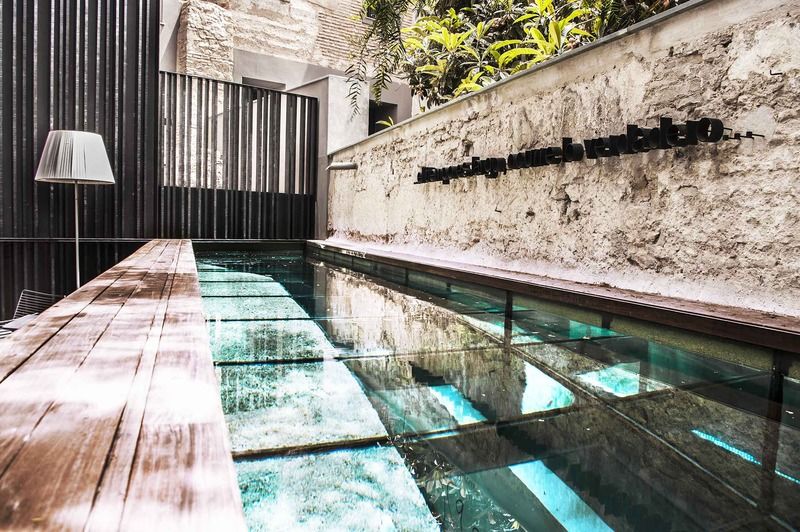 Caro Hotel Valencia Bagian luar foto The glass floor of the observation deck