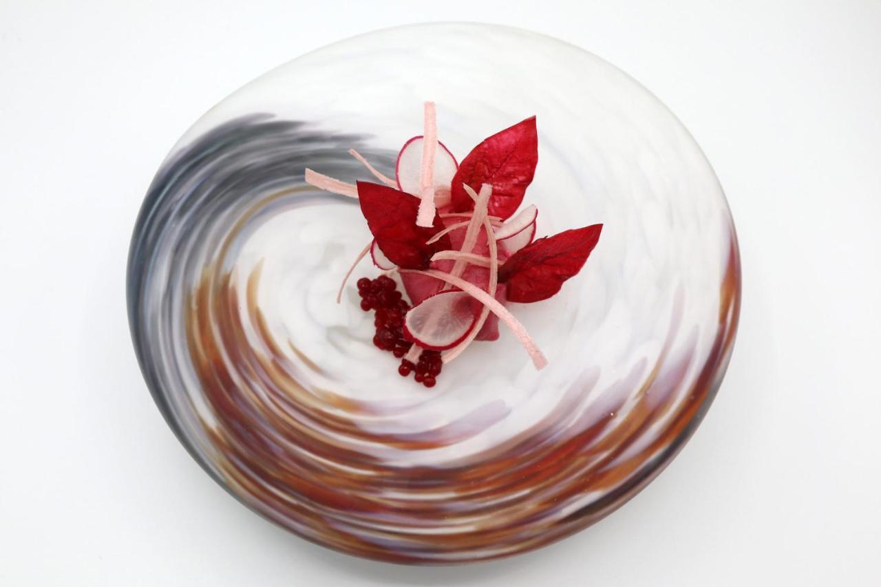 Caro Hotel Valencia Bagian luar foto A glass sculpture by the artist